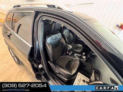 Used 2019 Jeep Cherokee Latitude Plus w/ Cold Weather Group image 6