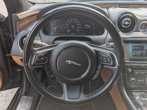 Used 2017 Jaguar XJ L Supercharged RWD image 17