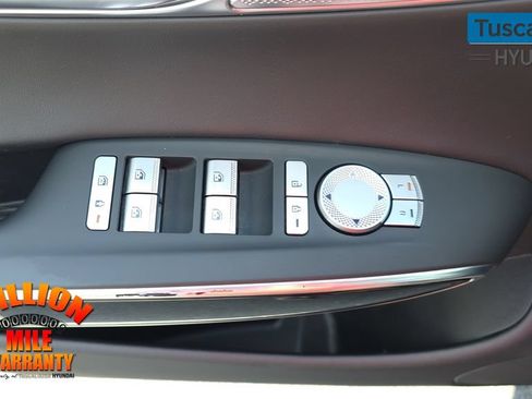 Used 2025 Genesis GV70 2.5T AWD/4WD image 13