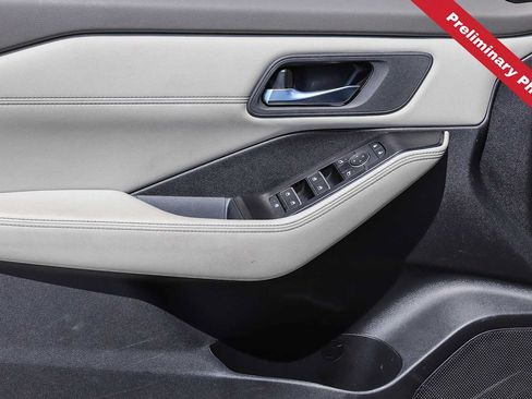 Used 2025 Nissan Rogue SL AWD/4WD image 14
