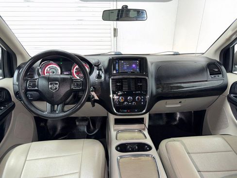 Used 2016 Dodge Grand Caravan SXT FWD image 18