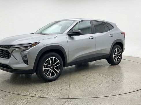 Used 2025 Chevrolet TrailBlazer LT image 3