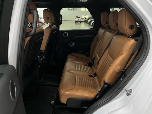 Used 2018 Land Rover Discovery HSE image 14