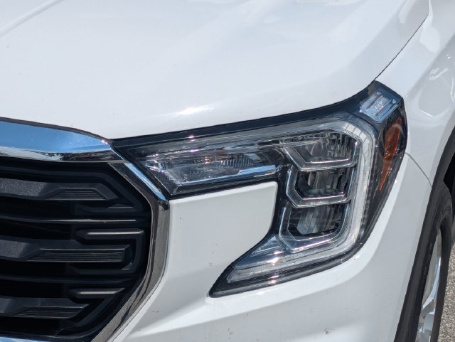 Used 2024 GMC Terrain SLE FWD image 9