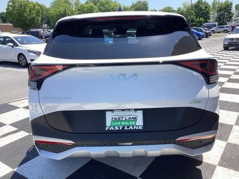 Used 2025 Kia Sportage LX FWD image 8