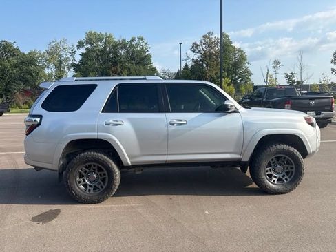 Used 2016 Toyota 4Runner SR5 AWD/4WD image 6