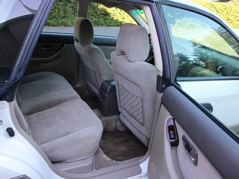 Used 2003 Subaru Outback Wagon image 6