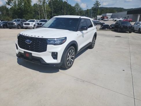 Used 2025 Ford Explorer ST-Line AWD/4WD image 5