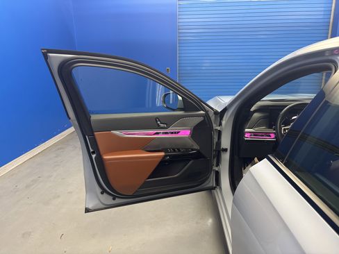 Used 2023 BMW i7 xDrive60 image 9