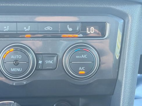 Used 2021 Volkswagen Tiguan SE w/ Panoramic Sunroof Package AWD/4WD image 25