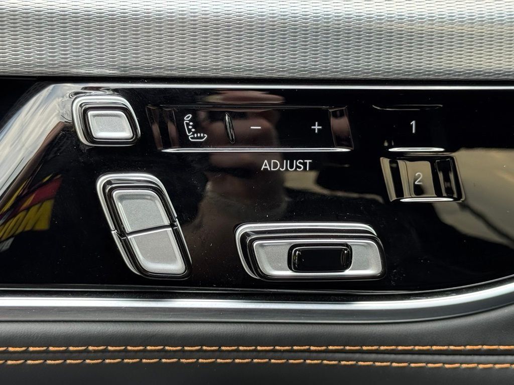 Used 2023 Jeep Grand Wagoneer Series III AWD/4WD image 21