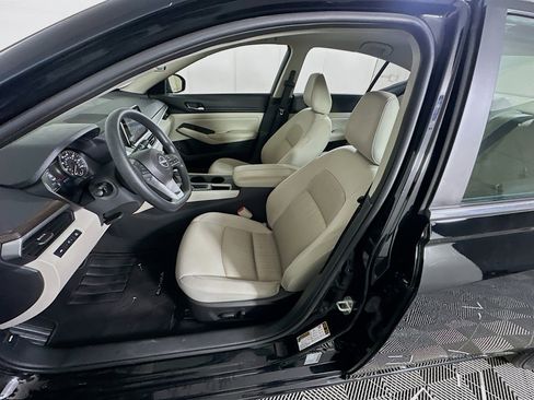 Used 2025 Nissan Altima 2.5 SV image 13