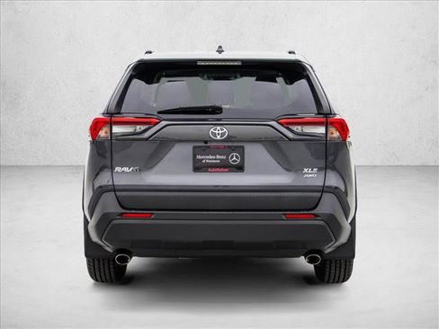 Used 2019 Toyota RAV4 XLE image 6
