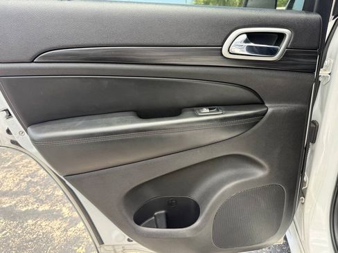 Used 2020 Jeep Grand Cherokee Altitude RWD image 23