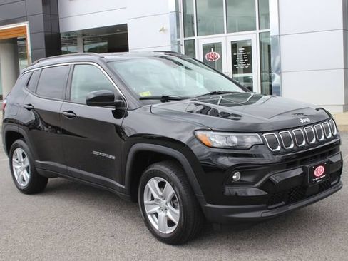 Used 2022 Jeep Compass Latitude w/ Convenience Group AWD/4WD image 1