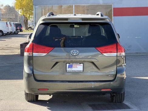 Used 2011 Toyota Sienna XLE image 5