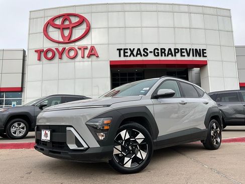 Used 2025 Hyundai Kona SEL image 2