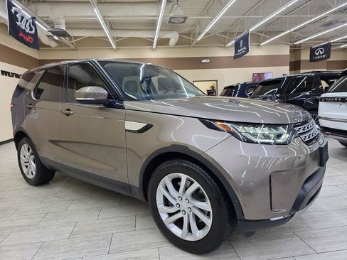 Used 2017 Land Rover Discovery HSE AWD/4WD image 4