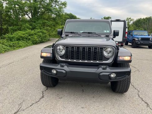 Used 2025 Jeep Gladiator Mojave AWD/4WD image 5