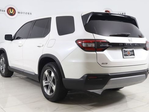 Used 2025 Honda Pilot EX-L image 4