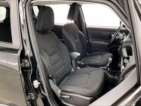 Used 2017 Jeep Renegade Altitude FWD image 7