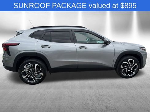 Used 2025 Chevrolet Trax RS w/ Sunroof Package FWD image 7
