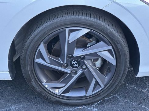 Used 2025 Hyundai Elantra SEL w/ Cargo Package FWD image 13