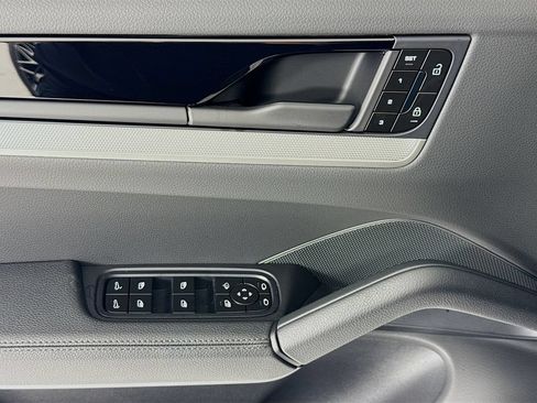 New 2026 Porsche Cayenne Coupe AWD/4WD image 11