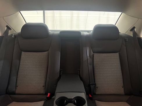 Used 2018 Chrysler 300 Touring RWD image 34