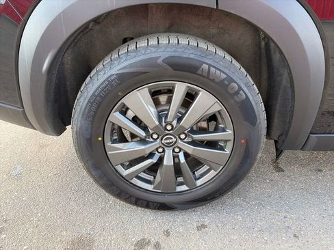 Used 2022 Nissan Pathfinder S AWD/4WD image 15