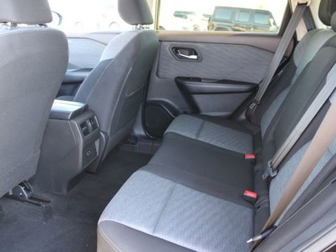 Used 2023 Nissan Rogue SV image 29