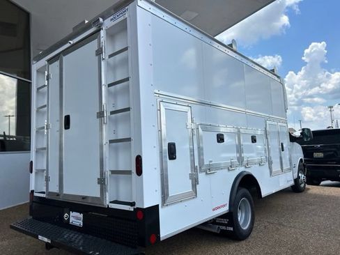 New 2026 Chevrolet Express 4500 w/ Power Convenience Package RWD image 4