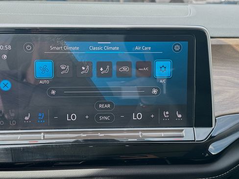 Certified 2024 Volkswagen Atlas SE w/ Panoramic Sunroof Package FWD image 14