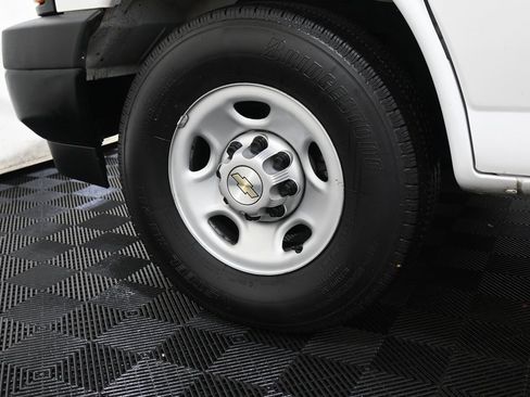 Used 2021 Chevrolet Express 2500 image 17