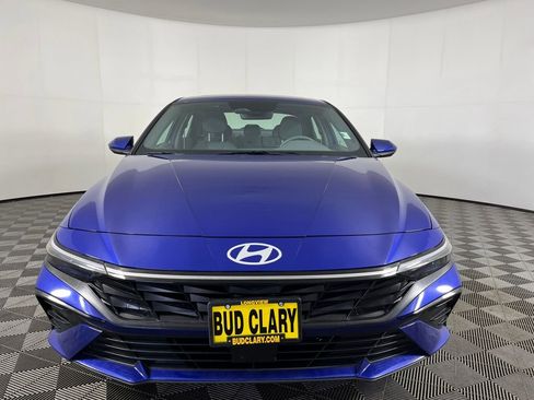 Used 2025 Hyundai Elantra SEL image 2