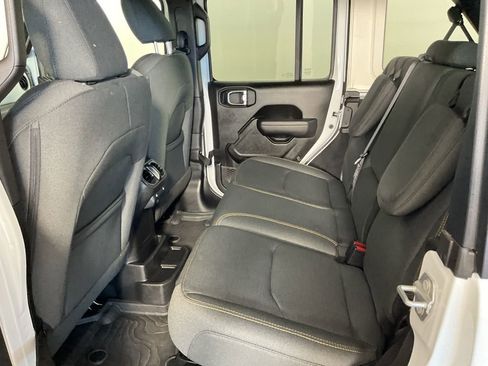 Used 2025 Jeep Wrangler Willys image 19