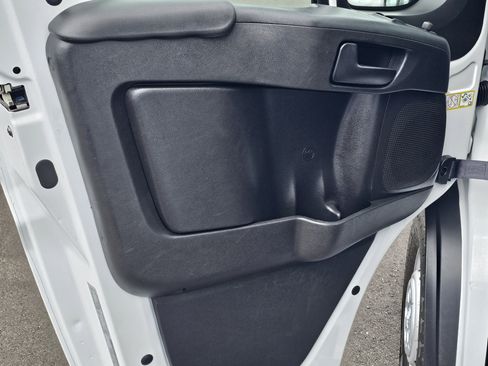 Used 2025 RAM ProMaster 2500 w/ Convenience Group FWD image 17