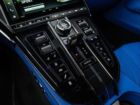 Used 2025 Aston Martin V8 Vantage Coupe image 9