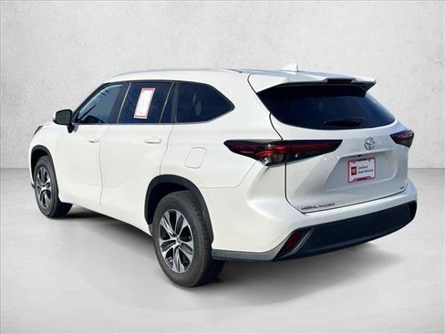 Certified 2024 Toyota Highlander XLE image 7