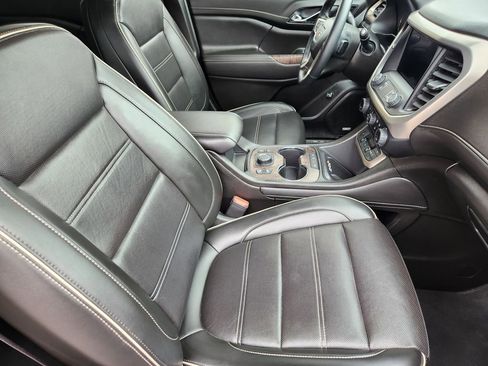 Used 2023 GMC Acadia Denali FWD image 5