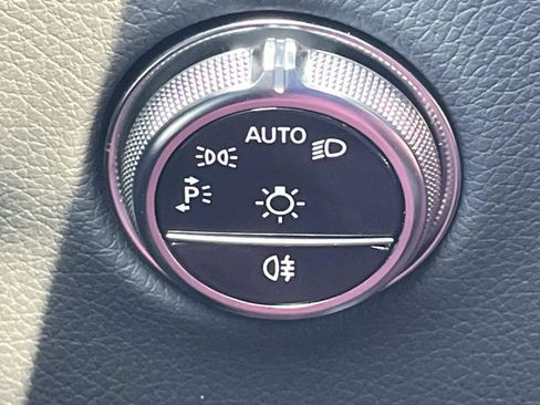 Used 2025 Mercedes-Benz GLC 300 image 25