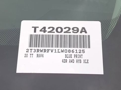 Certified 2020 Toyota RAV4 XLE image 18