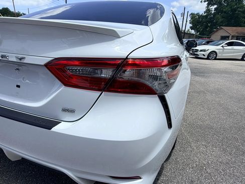 Used 2018 Toyota Camry SE FWD image 9