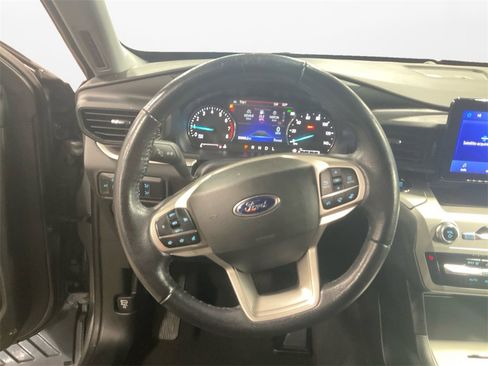 Used 2022 Ford Explorer XLT w/ Class IV Trailer Tow Package image 12