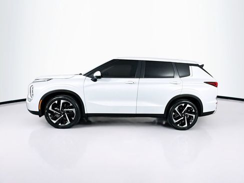 Used 2024 Mitsubishi Outlander SE image 6