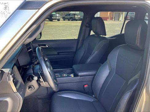 Used 2024 Lexus GX 550 image 8