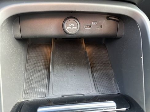 Certified 2023 Volvo XC40 B5 Plus image 30