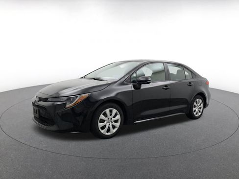 Used 2025 Toyota Corolla LE FWD image 3