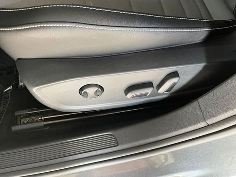 Used 2025 Volkswagen Jetta SE image 23