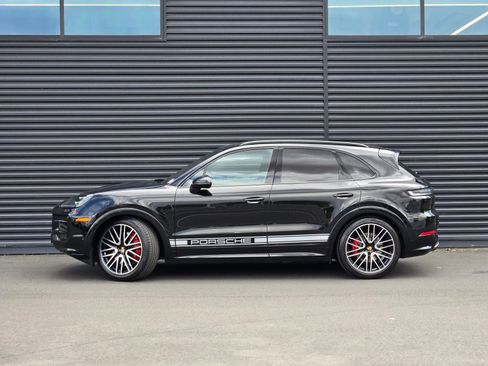 Certified 2026 Porsche Cayenne GTS AWD/4WD image 2
